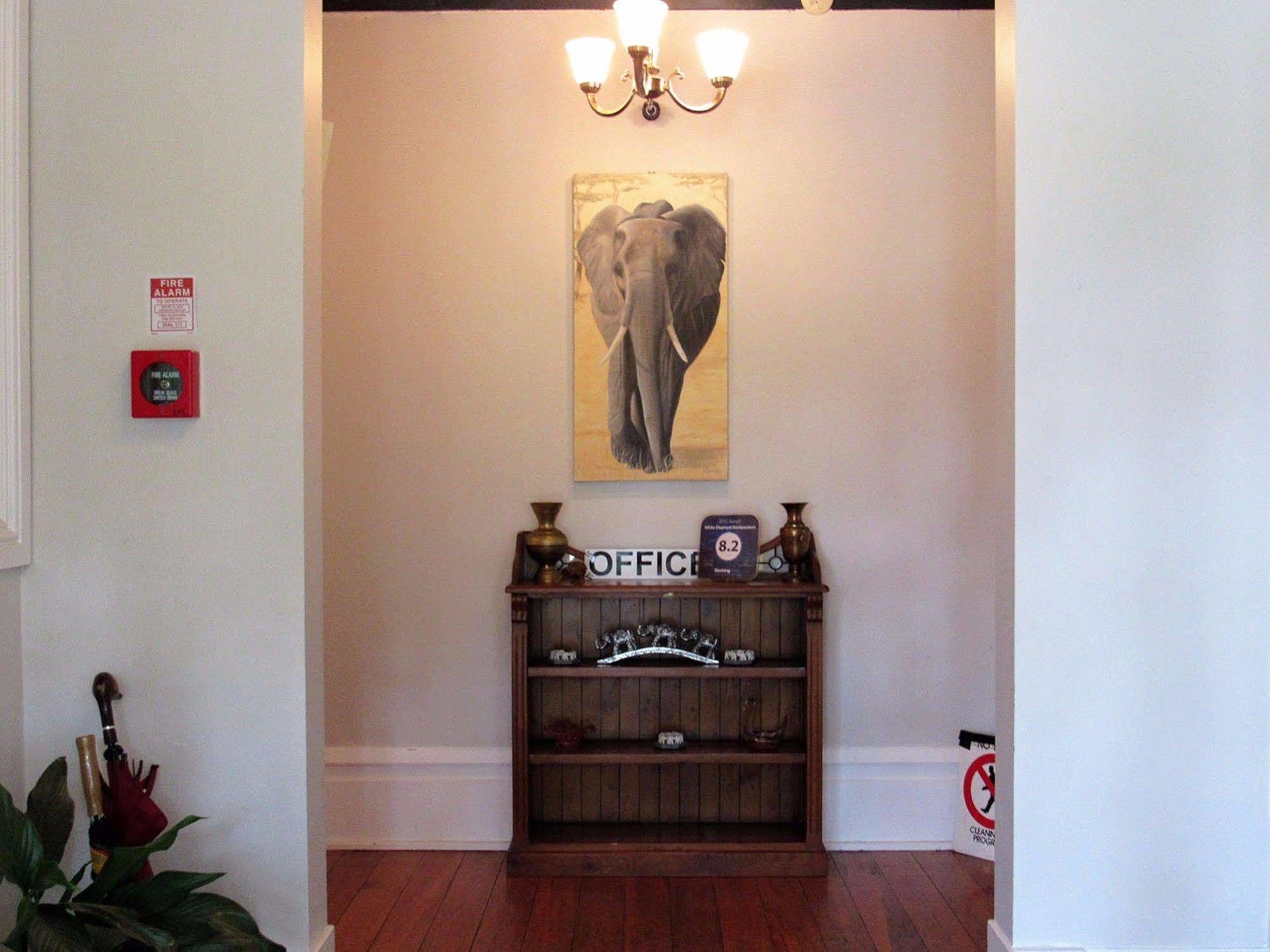 White Elephant Accomodation Motueka Buitenkant foto